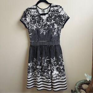 Taylor Black and White Dress open weave Size 4